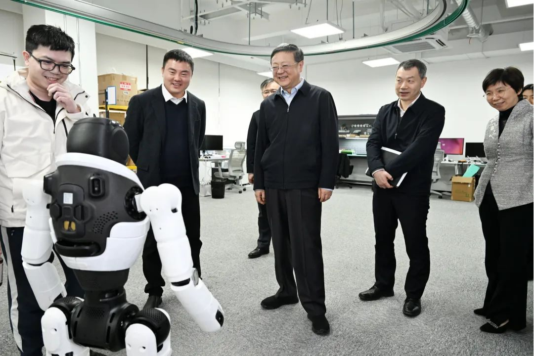 上海市委书记陈吉宁专题调研710公海线路检测中心机器人